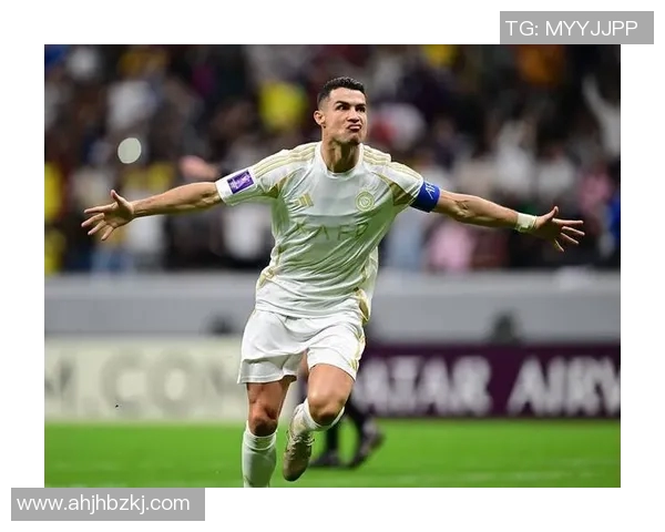 当足球明星因犯规被罚下场后球队如何应对与调整战术策略